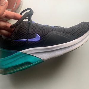 women’s nike air max motion size 8.5